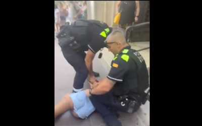 Fotograma de la detenció de la menor | Twitter